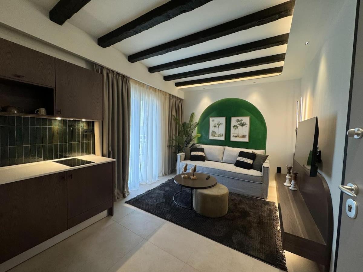 Апартаменты Urban Gem In The Heart Of Naoussa A Stylish Escape Науса-Иматьяс Экстерьер фото